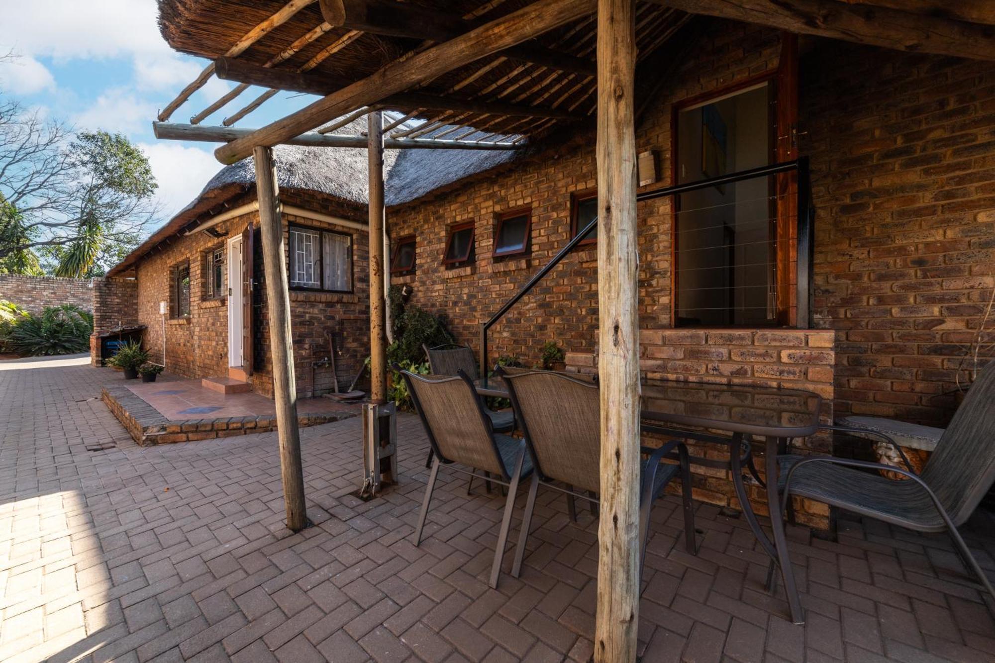 Thatch Haven Guesthouse Центурион Екстериор снимка